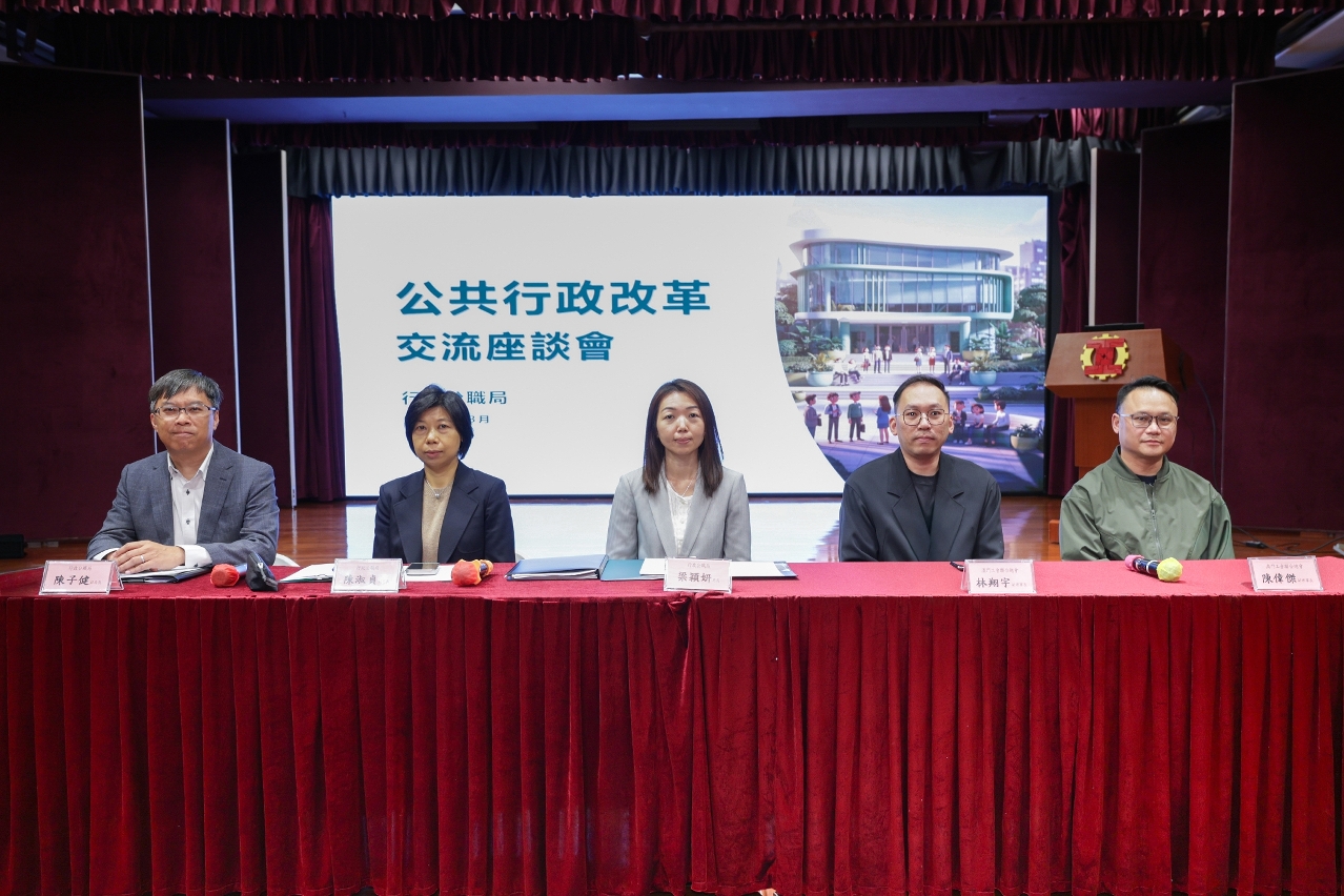 公職局代表與工聯負責人合照