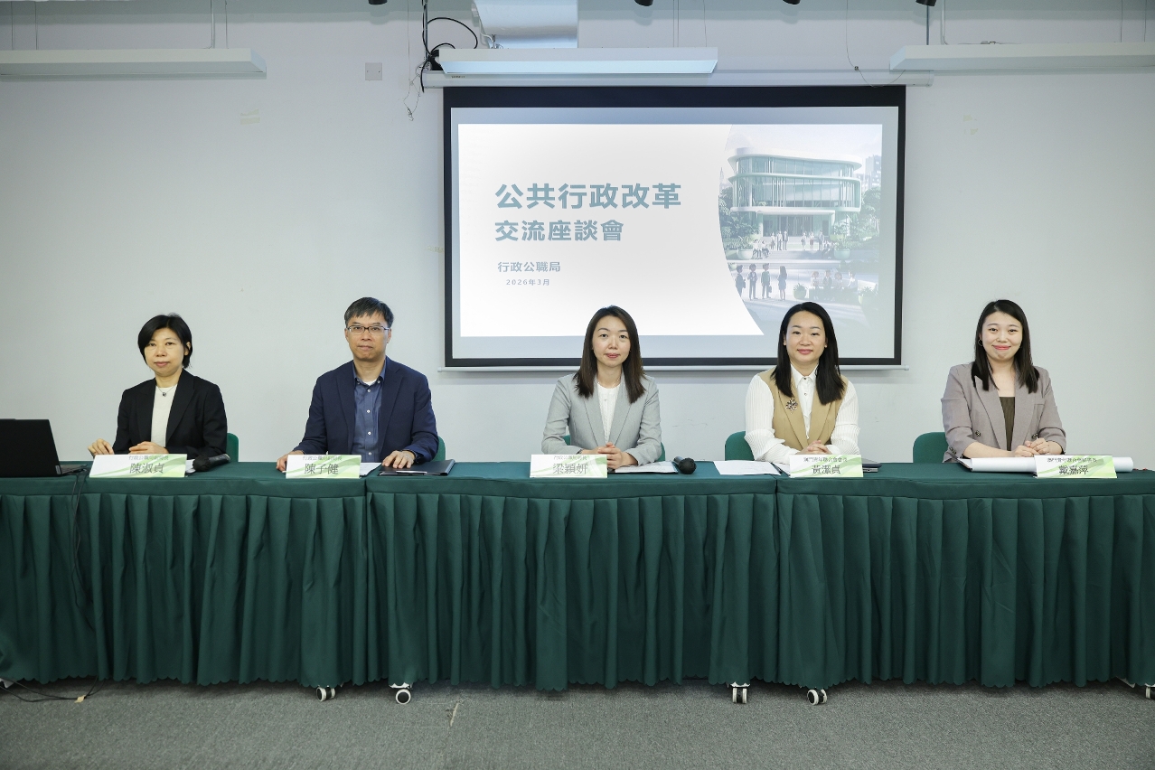 公職局代表與澳青聯負責人合照