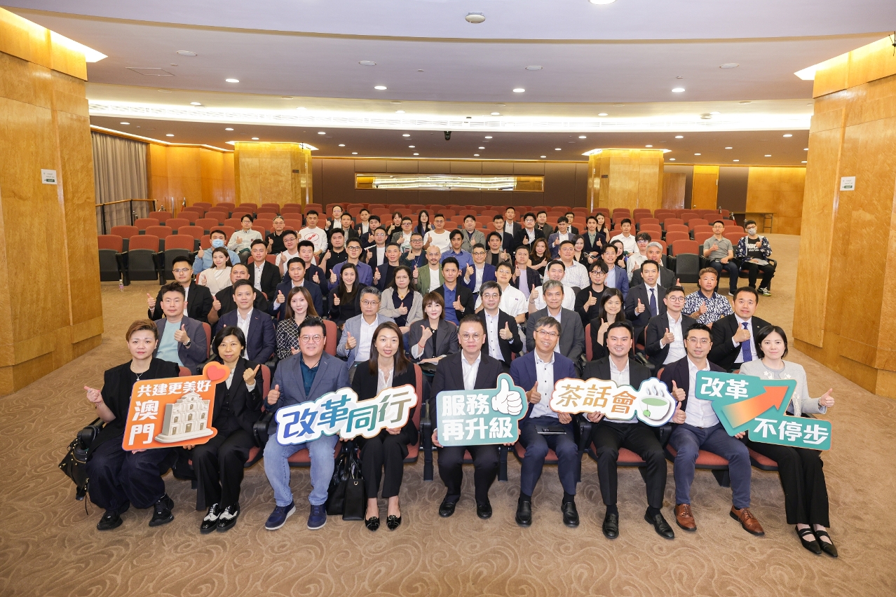 與中總青委會員進行交流