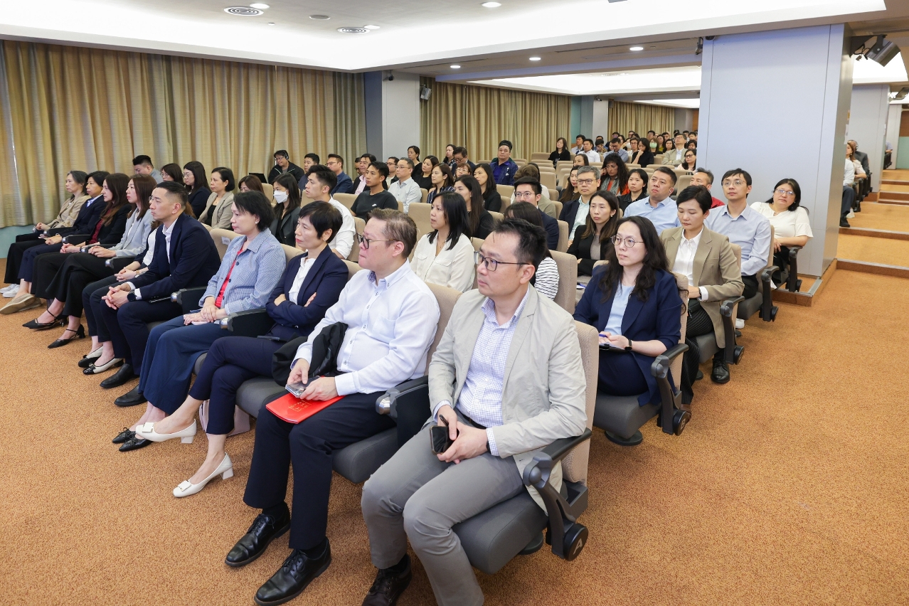 約300名公務人員出席